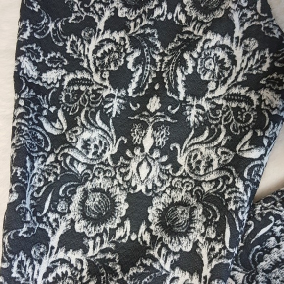 Abercrombie & Fitch | Floral Legging - Picture 2 of 3